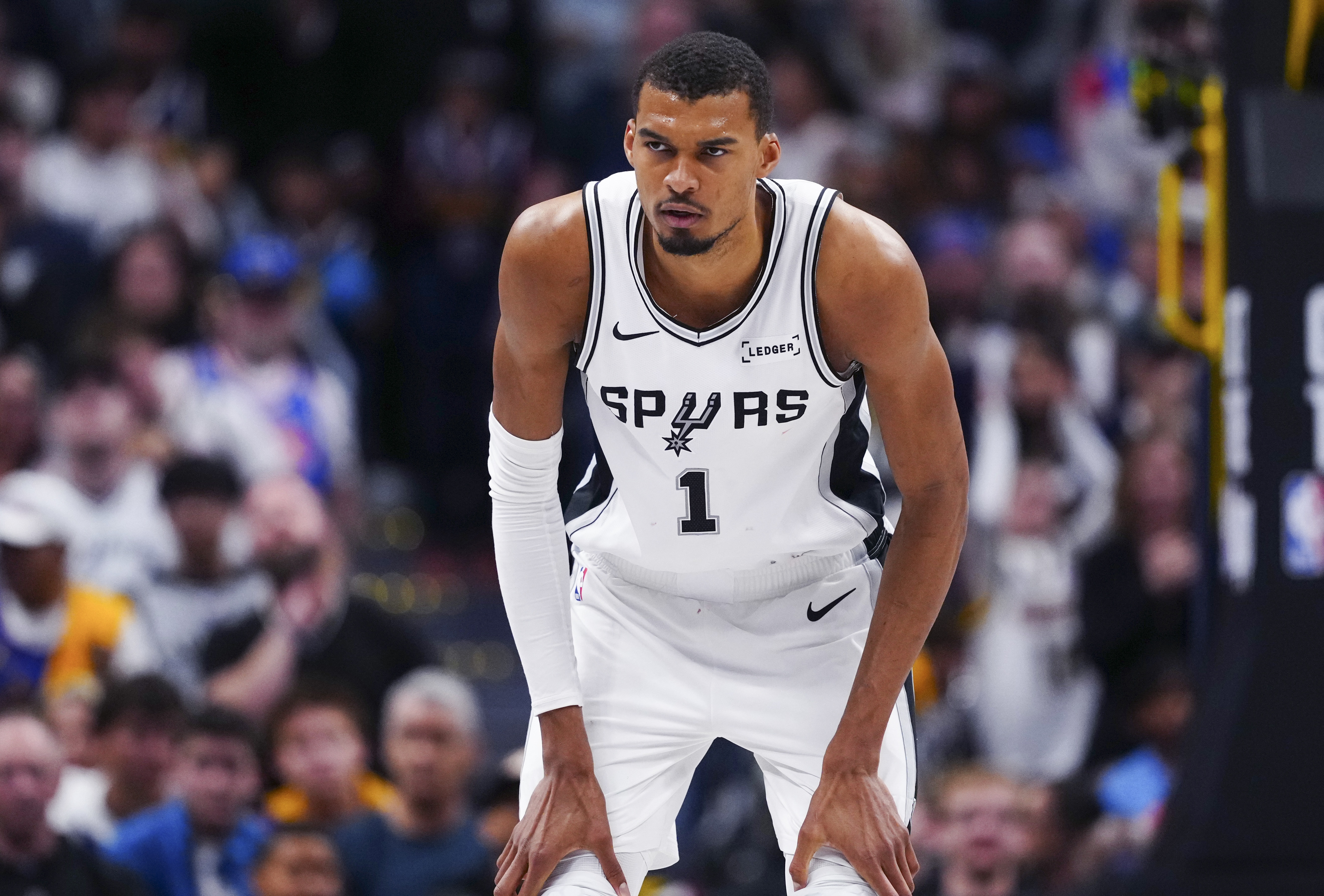 开云体育网页版-名记晒投票详情：文班亚马MVP+DPOY+一阵+一防 弗拉格最佳新秀