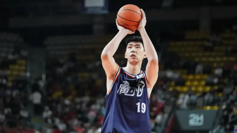 开云体育-徐昕首次入选赛季最佳阵容，转会后生涯首夺个人常规赛奖项